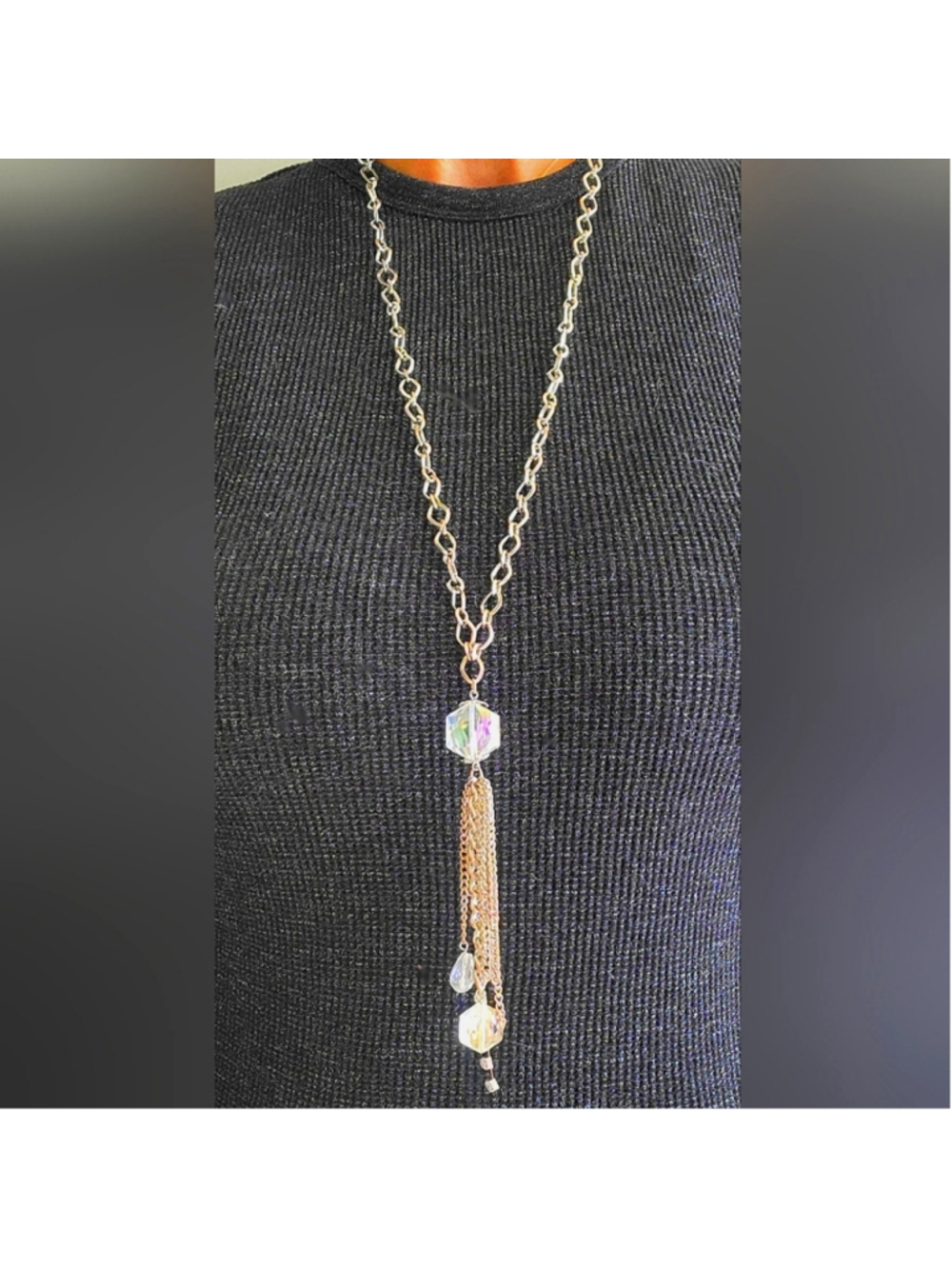 Vintage Chain Necklace with Crystal Pendant – Subtle Elegance